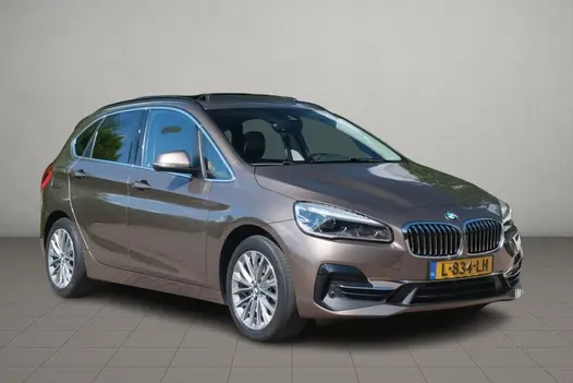 BMW 2 Serie 225xe iPerformance Active Tourer High Executive | SOH 87% | Navi | App Connect | Panoramadak | Keyless | Harman Kardon | Elektrische Achterklep | Camera