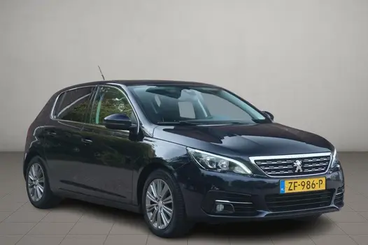 Peugeot 308 1.2 PureTech 130pk Allure - Apple CarPlay - Climate control - Cruise control - Navigatiesysteem - Parkeersensoren - Panoramadak - Trekhaak