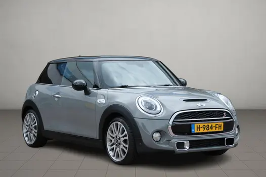 MINI Cooper S 192pk Chili Serious Business | JCW Pakket | Panoramadak | Keyless | Camera | Harman/kardon | Winter Pakket