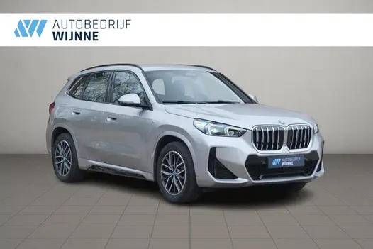 BMW X1 M SportxDrive25e 245pk Aut. M Sport | Navi | Climate | Keyless | Camera | Alcatara | Elektrische Achterklep | Stoelverwarming | PDC