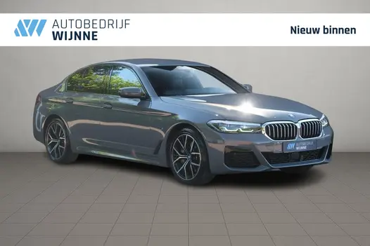 BMW 5 Serie 545e xDrive 286pk Aut. High Executive | M Sport | Adaptive Cruise | Camera | Stuurwiel Verwarmd | Trekhaak | 19" velgen
