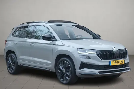 Skoda Karoq 1.5 TSi 150pk DSG Sportline Business | Navi | App Connect | Climate | Adaptive Cruise | Panoramadak | Keyless | Camera | Trekhaak