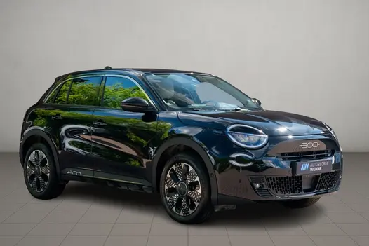 Fiat 600 1.2 Hybrid 110pk DCT6 La Prima | Navi | App Connect | Adaptive Cruise | Climate | Keyless | Camera | Leder | Elektrische Achterklep
