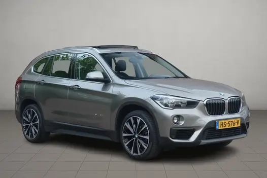 BMW X1 sDrive20i 192pk Aut. Essential | Navi | Climate | Panoramadak | Camera | Elektrische Achterklep | PDC