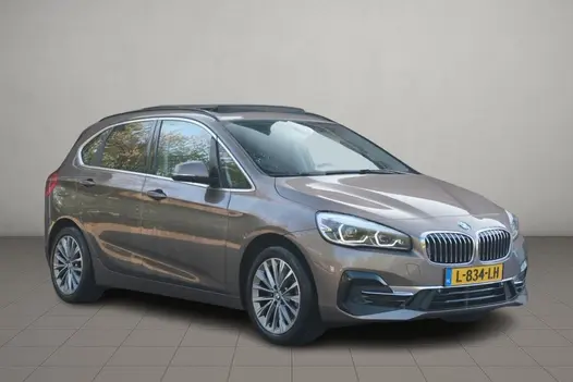 BMW 2 Serie 225xe iPerformance Active Tourer High Executive | SOH 87% | Navi | App Connect | Panoramadak | Keyless | Harman Kardon | Elektrische Achterklep | Camera