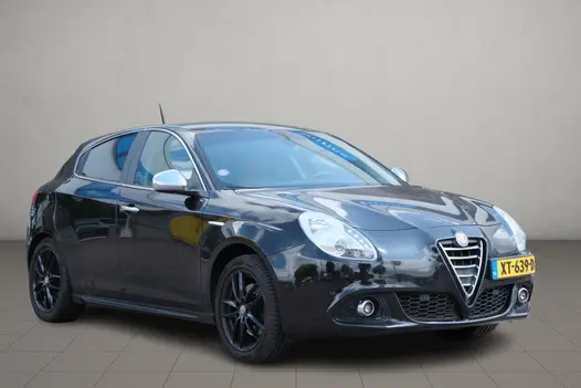 Alfa Romeo Giulietta 1.4 T 170pk Aut. Exclusive | Leer | Navi | Trekhaak | Xenon | PDC